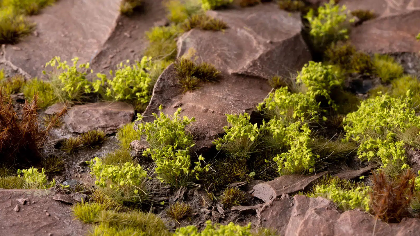 GAMER'S GRASS: GREEN SHRUBS